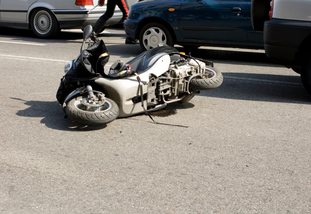 Accident de scooter dans la rue