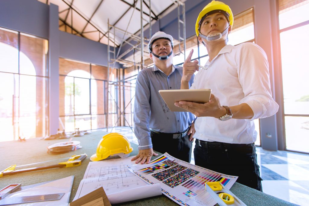 Chantier, personne travaillant sur un chantier 